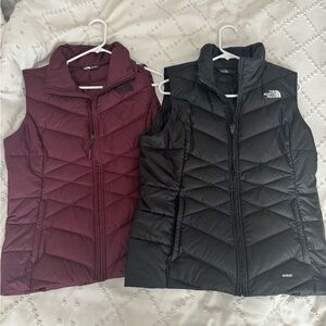 2 Northface 550 Vest size Large